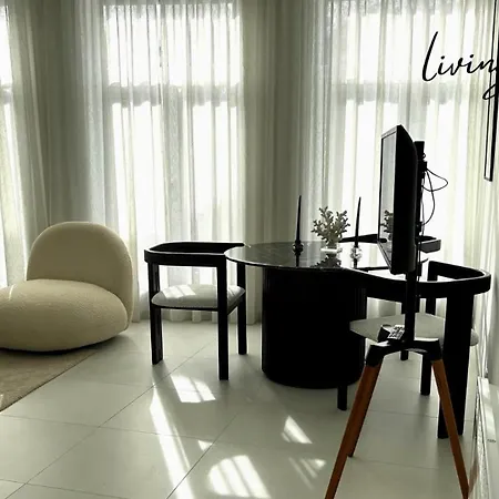 Phoenix Garden Apartment Mons