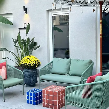 Phoenix Garden Apartment Mons
