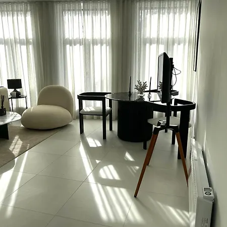 Phoenix Garden Apartment Mons